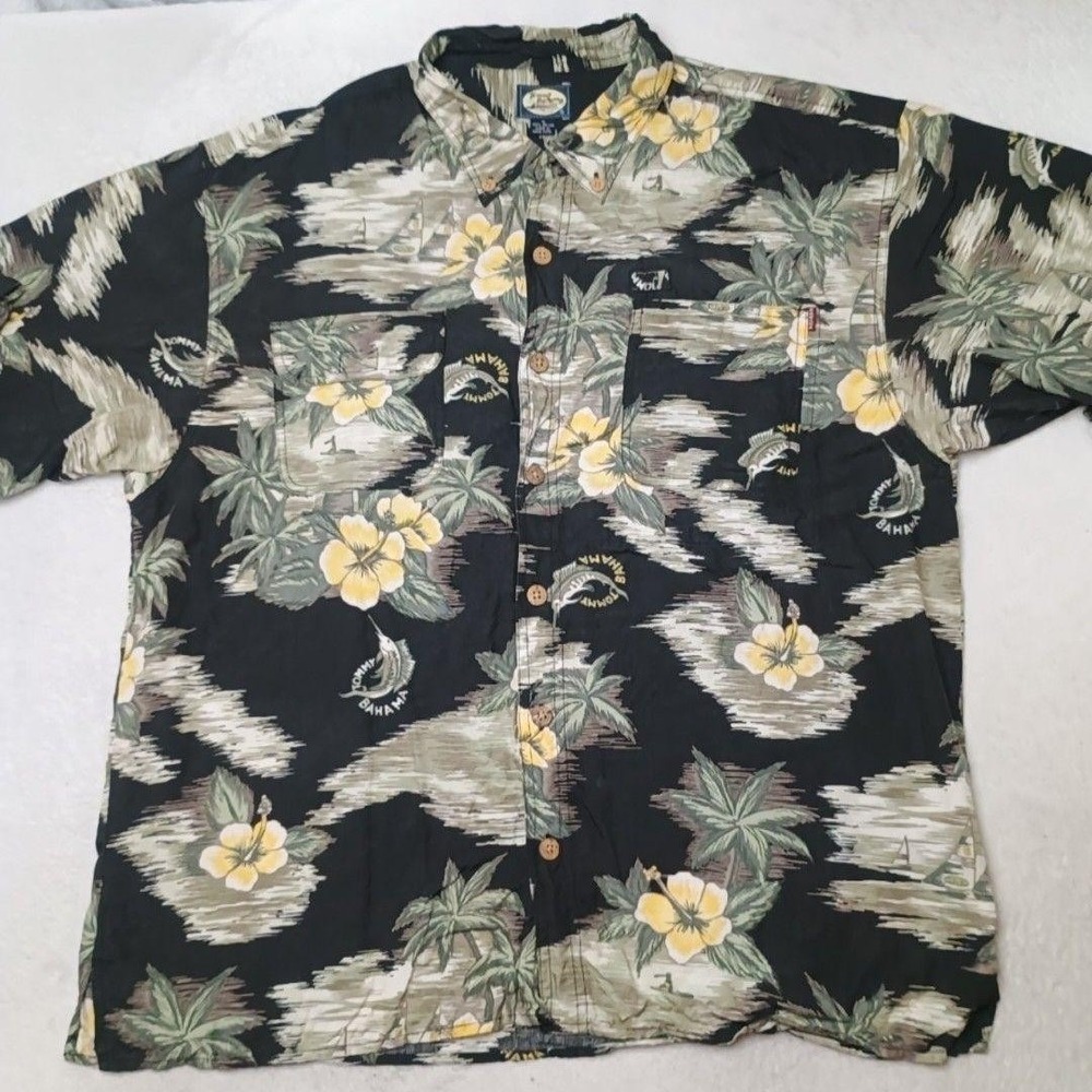 Tommy Bahama Shirt Mens XL Black Floral Rayon Hawaiian Button-Up Relaxed Fit